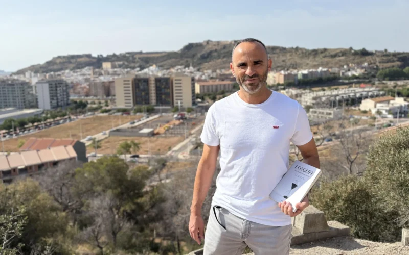 Juan Manuel Pizarro Alarcón debuta con una novela de ciencia ficción que invita a pensar en el mañana