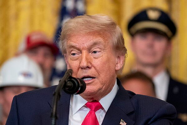 El Supremo entra al juego de Trump y limita los poderes de los tribunales para frenar sus medidas