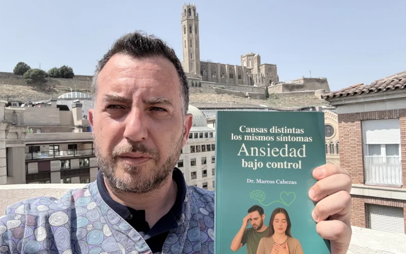 Marcos Cabezas transforma su experiencia clínica en una guía terapéutica para vencer la ansiedad