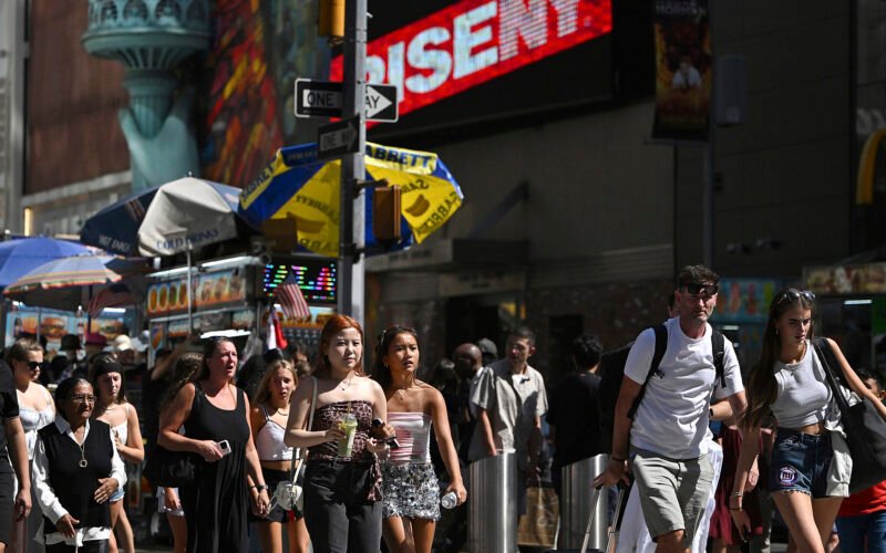 Inflación, leyes anti pisos turísticos y la política de ‘santuario’: por qué una noche de hotel cuesta más 300 euros en Nueva York