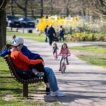 Francia enviará cartas sobre fertilidad a los jóvenes de 29 años para impulsar su «rearme demográfico»