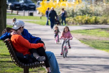 Francia enviará cartas sobre fertilidad a los jóvenes de 29 años para impulsar su «rearme demográfico»
