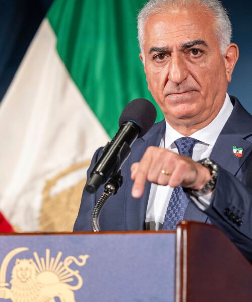 El hijo del sha pide «paciencia» a los iraníes mientras redobla sus esfuerzos para que Trump no deje de golpear al régimen de los ayatolás