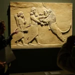 Violento tirano, ávido cazador de leones y gran adalid del conocimiento universal: Asurbanipal, Rey de Asiria, revive en CaixaForum
