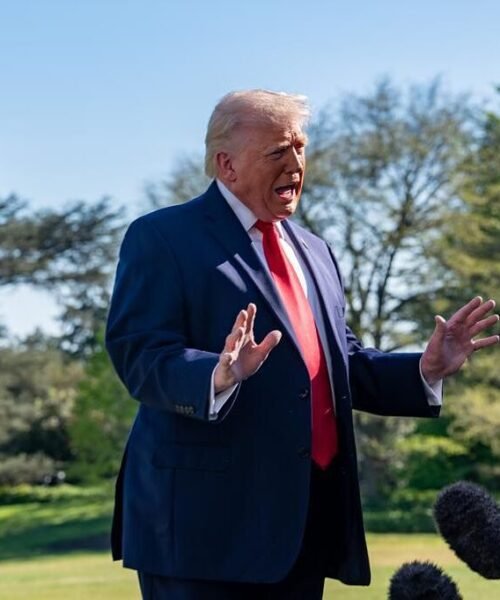 Trump «ordena» el bloqueo naval del Estrecho de  Ormuz para que ningún buque pueda atravesarlo