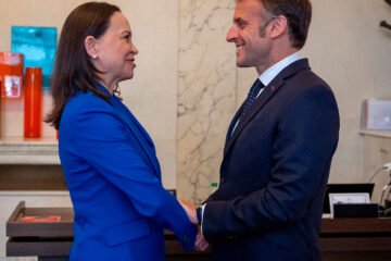 Macron recibe en el Elíseo a María Corina Machado en la antesala de su viaje a España