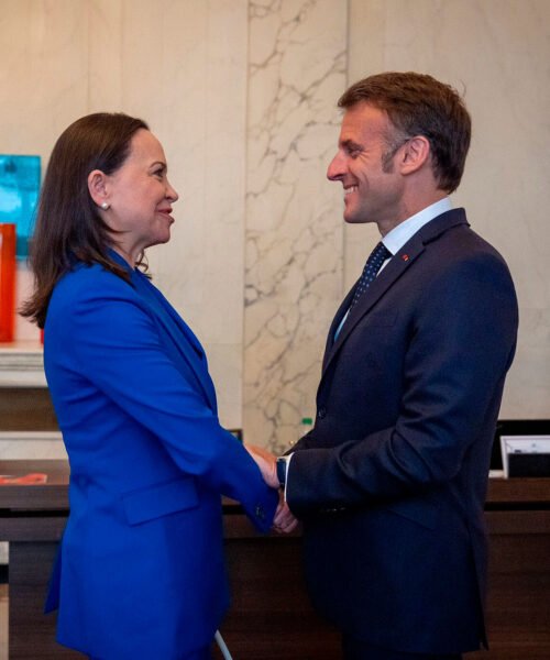 Macron recibe en el Elíseo a María Corina Machado en la antesala de su viaje a España