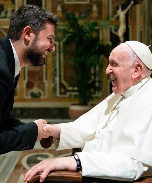 Salvatore Cernuzio, vaticanista: «El Papa Francisco nos cambió a todos mostrándonos su lado más humano»