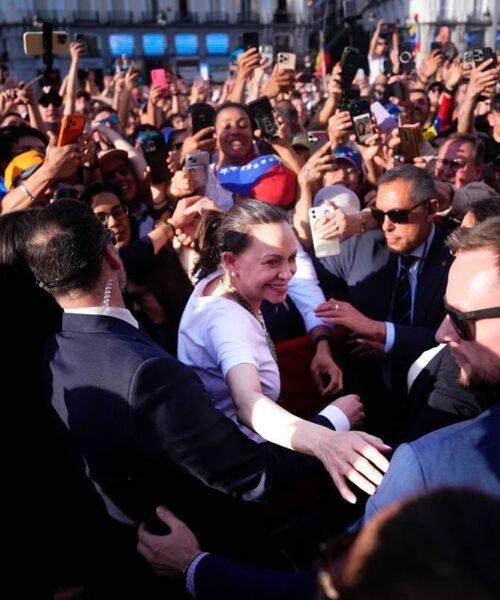 El hermano de Delcy acusa al PP y Vox de financiar los «actos racistas» de la Puerta del Sol