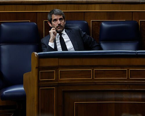 Urtasun propone que el pago de gastos de envío sea obligatorio al comprar libros online en España para que las librerías compitan con Amazon