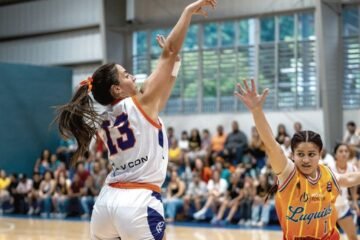 Las Cangrejeras celebran primer triunfo en casa