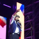 Llueve café sobre la Plaza de España de Sevilla: Juan Luis Guerra pone a bailar a 18.000 personas en el Icónica