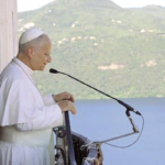 Tenis, natación y su maravilloso purasangre: así es el verano del papa León XIV en su regreso al palacio de Castel Gandolfo 12 años después