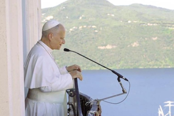 Tenis, natación y su maravilloso purasangre: así es el verano del papa León XIV en su regreso al palacio de Castel Gandolfo 12 años después