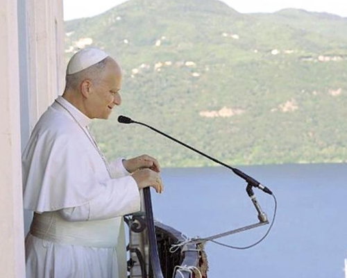 Tenis, natación y su maravilloso purasangre: así es el verano del papa León XIV en su regreso al palacio de Castel Gandolfo 12 años después