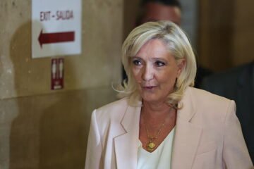 Marine Le Pen anuncia que se presentará a las elecciones presidenciales de 2027 y que apelará la decisión de llevar brazalete electrónico