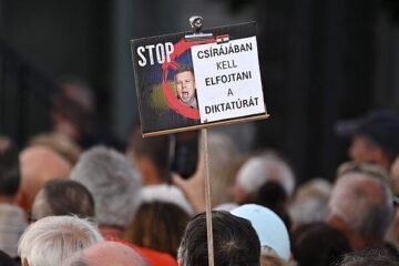 Miles de seguidores de Orban protestan en Budapest contra el Gobierno de Magyar