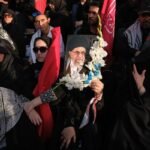 El líder supremo iraní exhorta en un mensaje escrito a vengar la muerte de su padre, Ali Jamenei, «una exigencia de la nación»