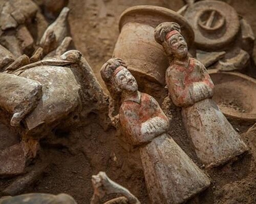 Un equipo de arqueólogos recupera dos tableros de ajedrez Liubo de hace 2.000 años en el centro de China