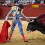 Roca Rey estrella una tarde de figura contra la presidenta figurante de Valencia