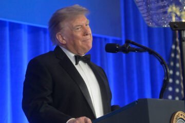Trump provoca a la prensa en la repetición descafeinada de la cena de corresponsales de la Casa Blanca: «Me postulo para un cuarto mandato»