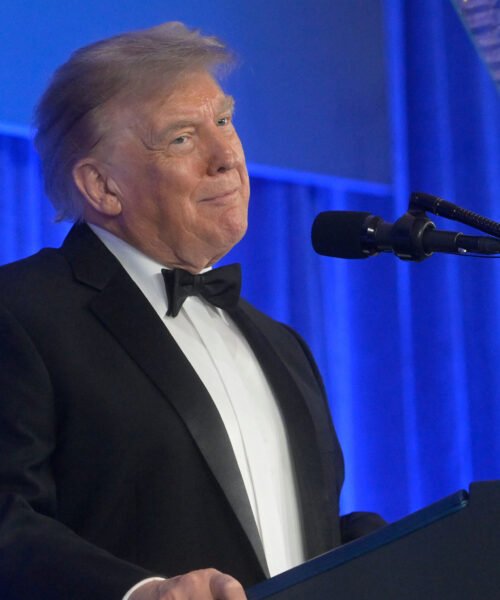 Trump provoca a la prensa en la repetición descafeinada de la cena de corresponsales de la Casa Blanca: «Me postulo para un cuarto mandato»