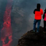 La hipnótica imagen del volcán Etna que parece engullir su propia lava