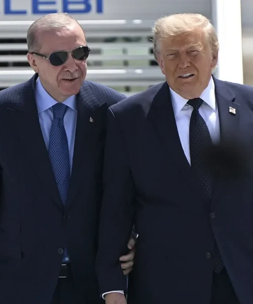 Trump vuelve a amenazar a Groenlandia en la cumbre de la OTAN: «Debería estar controlada por EEUU»