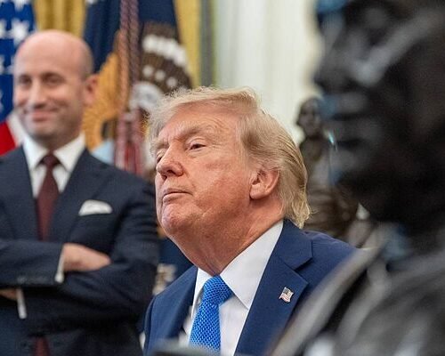 Trump admite escasez en parte del arsenal estadounidense, aunque garantiza munición suficiente para la guerra con Irán