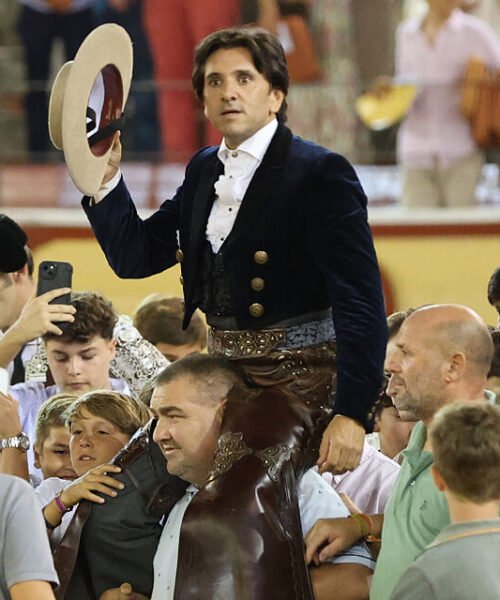 Diego Ventura triunfa en el festejo nocturno de rejones en El Puerto