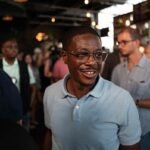 David Crowley gana las primarias demócratas para gobernador de Wisconsin ante la aspirante socialista