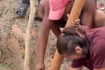 Un vídeo viral lleva a la detención de dos hombres por robar los pendientes de oro a un cadáver tras la riada de Nepal