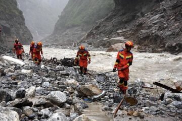 Exteriores avisa de que dos españoles siguen desaparecidos tras la riada en Nepal que deja más de 600 muertos