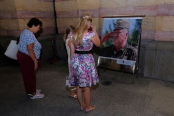 El intento de convertir al Carnicero de Bosnia en un héroe: «Ni el Estado ni gran parte de la sociedad serbia han afrontado con honestidad lo que se hizo»