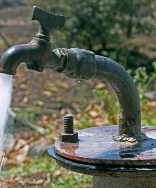 Agencias alertan de venta de agua de pozo ilegal