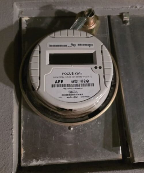 Miles de sureños continúan sin electricidad