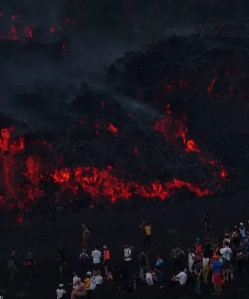 La nueva actividad del volcán Etna en Sicilia obliga a cerrar el aeropuerto de Catania