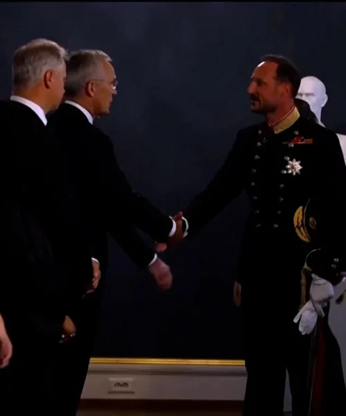El próximo rey Haakon VIII se reúne con el gobierno de Noruega tras la muerte de su padre Harald V