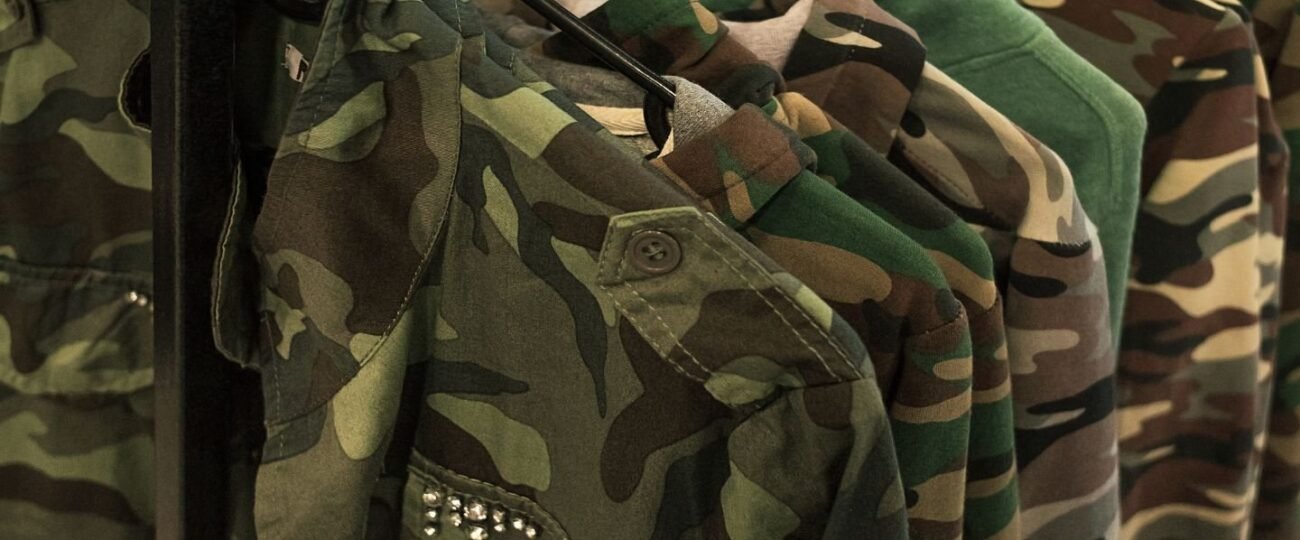 Anuncian operación de empresa especializada en tratamiento químico para repeler insectos en uniformes militares