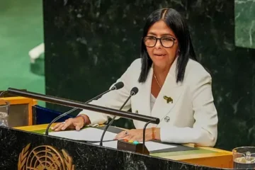 Delcy pide a la ONU «acompañamiento» para los cambios que Venezuela «necesita»