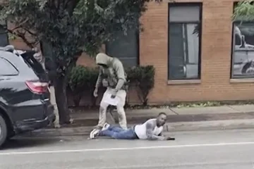 Polémica en Chicago por esta actuación del ICE contra un estadounidense que confundieron con un fugitivo