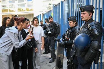 Casi 2.000 detenidos en las protestas juveniles y bloqueos de los institutos franceses