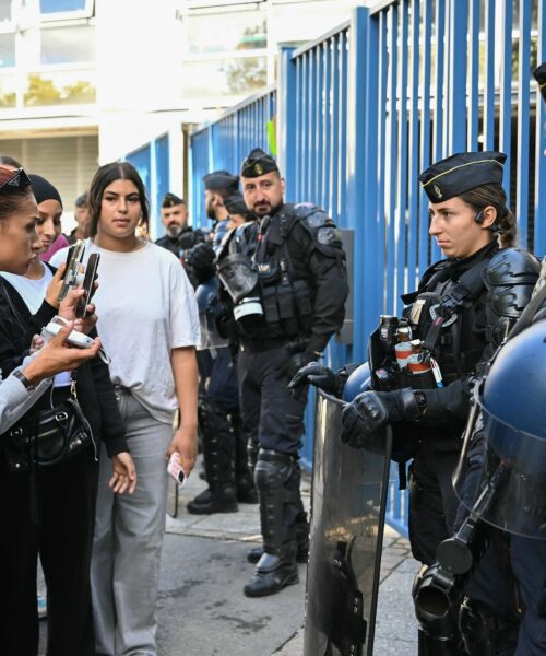 Casi 2.000 detenidos en las protestas juveniles y bloqueos de los institutos franceses