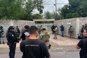 Dos hermanos de 18 años ex alumnos de un instituto asesinan a machetazos a la subdirectora del centro en el norte de México