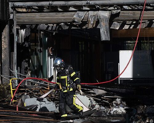 Francia, desbordada por la explosión estudiantil: «Los padres pagarán las facturas»