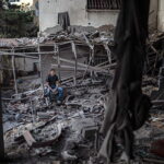 Un bombardeo israelí contra un vehículo mata al director de una organización humanitaria en Gaza y deja una decena de heridos