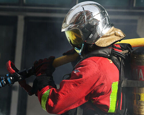 Tres muertos en un incendio en un edificio en Francia que se investiga como intencionado
