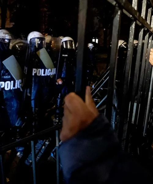 Antidisturbios impiden el acceso a la Corte Constitucional tras escalar la crisis en Polonia